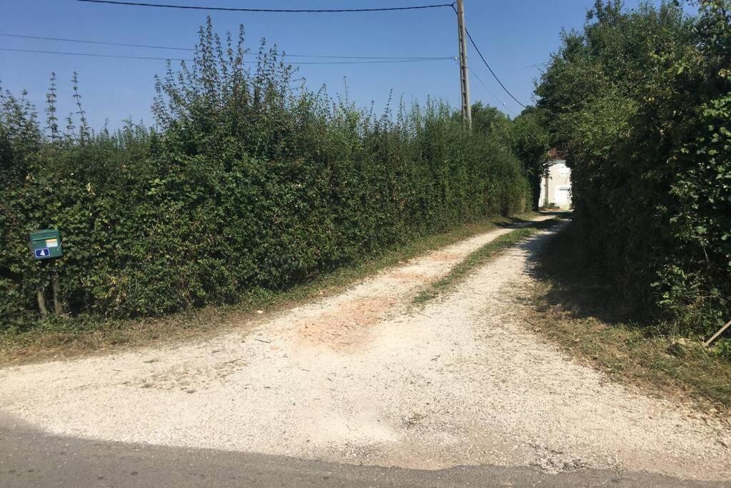 Logement Independant Le Poulailler Proche Guedelon Treigny Eksteriør bilde